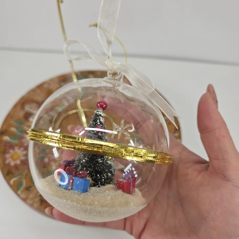 VTG Christmas Clear Glass‎ Round Trinket Box Ornament Mini Diorama Winter Wonder